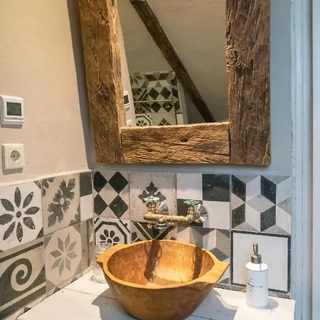 Nyaraló Koloska House *